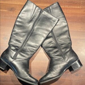 Blondo Black Leather Heeled Boots
Size 8 2E